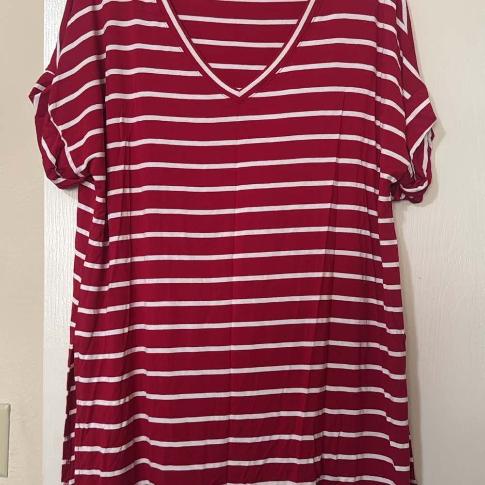 Zenana Outfitters Red and White Boxy Short Sleeve Tee